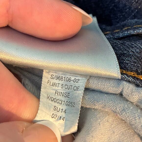 Old Navy Flirt Cut Off Jean Shorts Women's 14 Dark Wash Blue Outdoors Summer - Picture 9 of 10